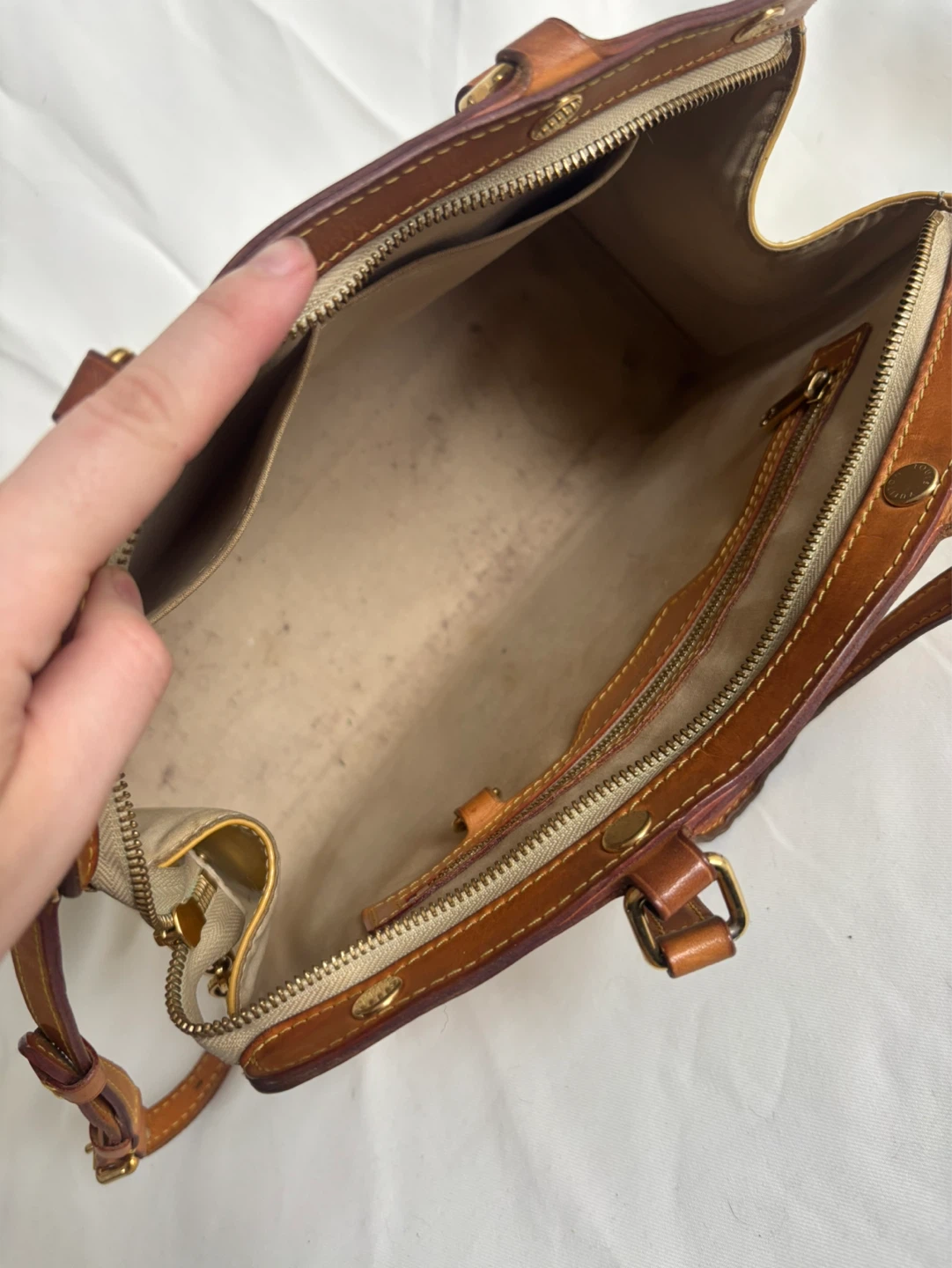 AUTHENTIC Louis Vuitton Monogram Vernis Alma BB Handbag - photo 5
