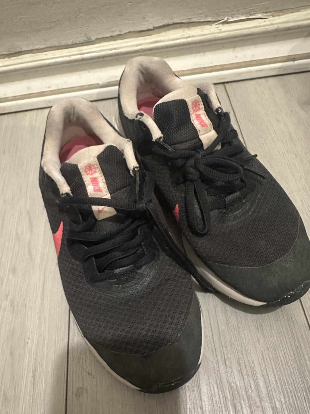 Nike Kids Size 4 Running Shoes
