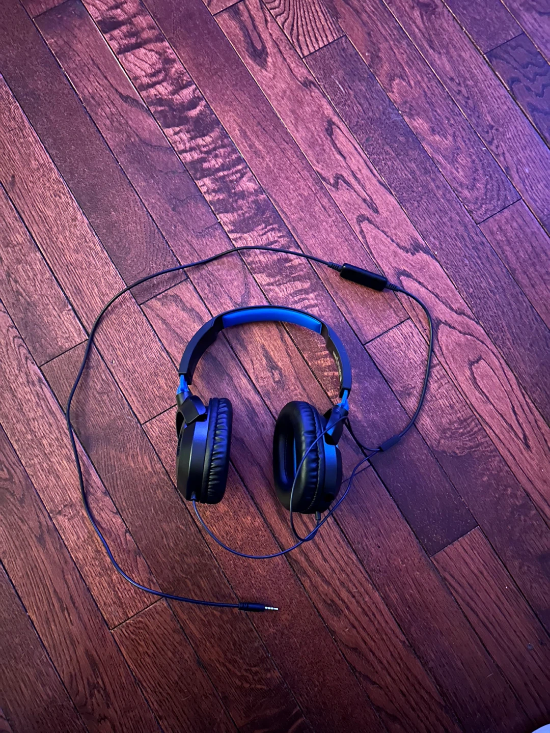 On-ear headphones with detachable microphone - photo 2