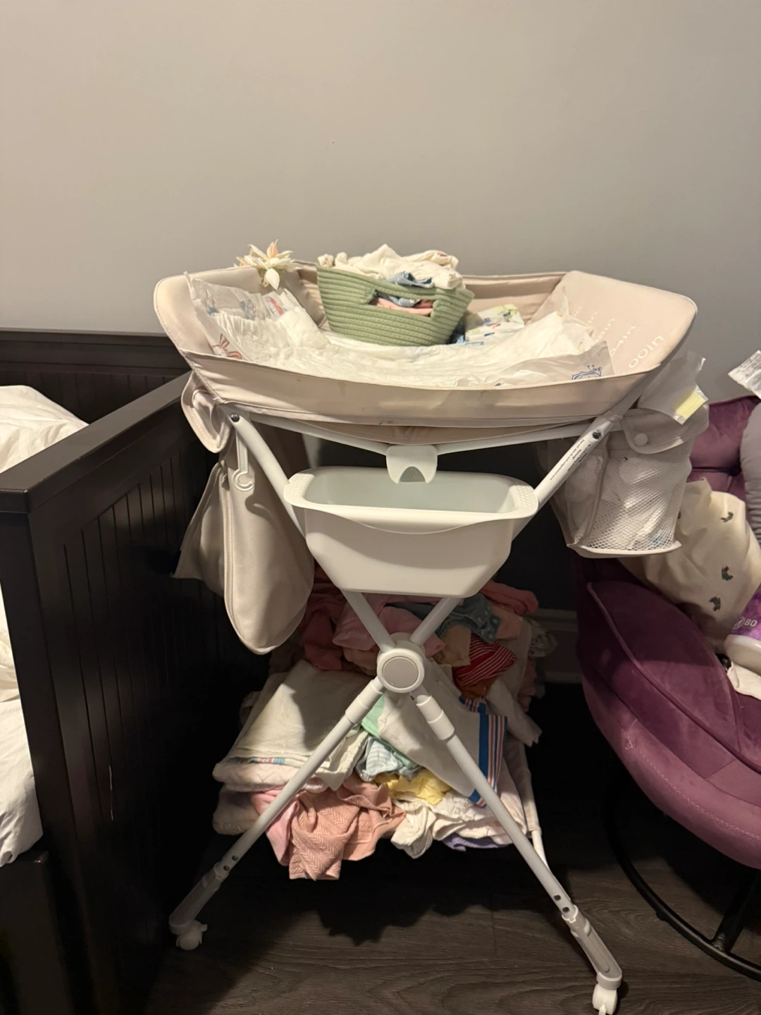 Angelcare Baby Changing Station with Scale