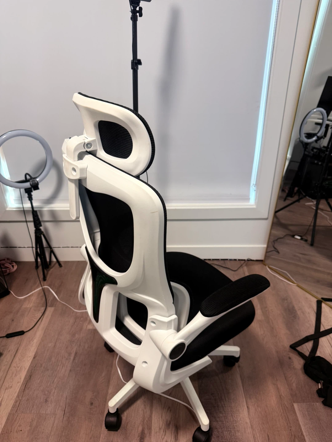Ergonomic Mesh Office Chair - Black & White - photo 3