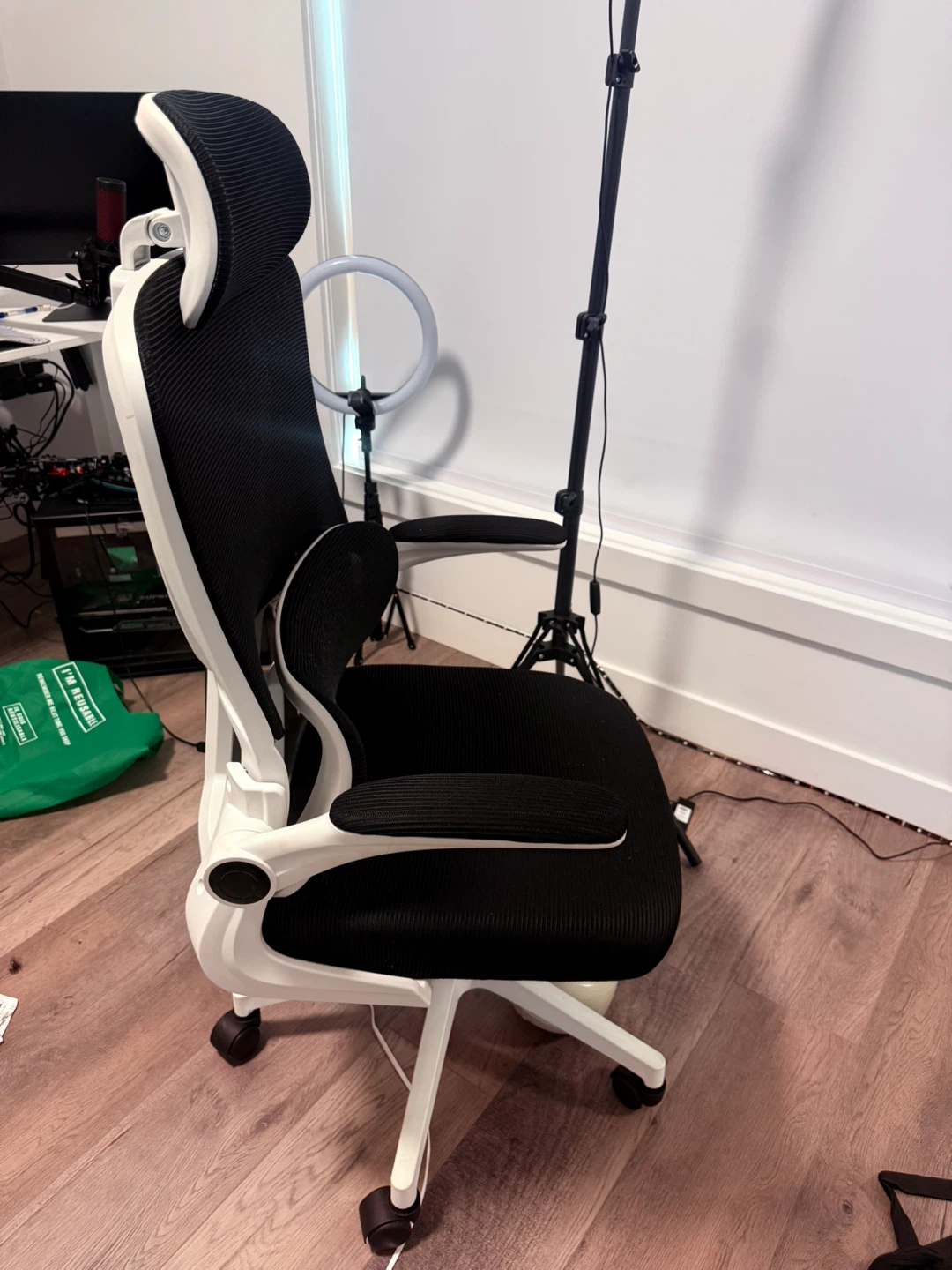 Ergonomic Mesh Office Chair - Black & White - photo 2
