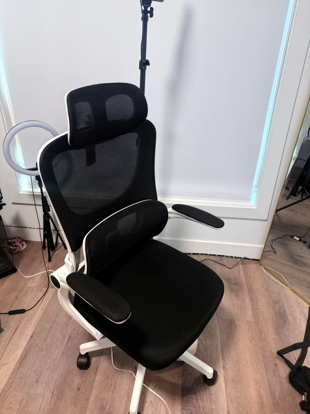 Ergonomic Mesh Office Chair - Black & White