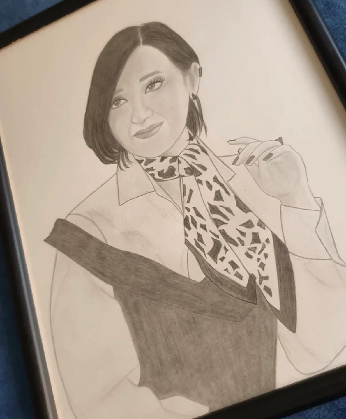 Luxurious portrait drawing graphite using - photo 2