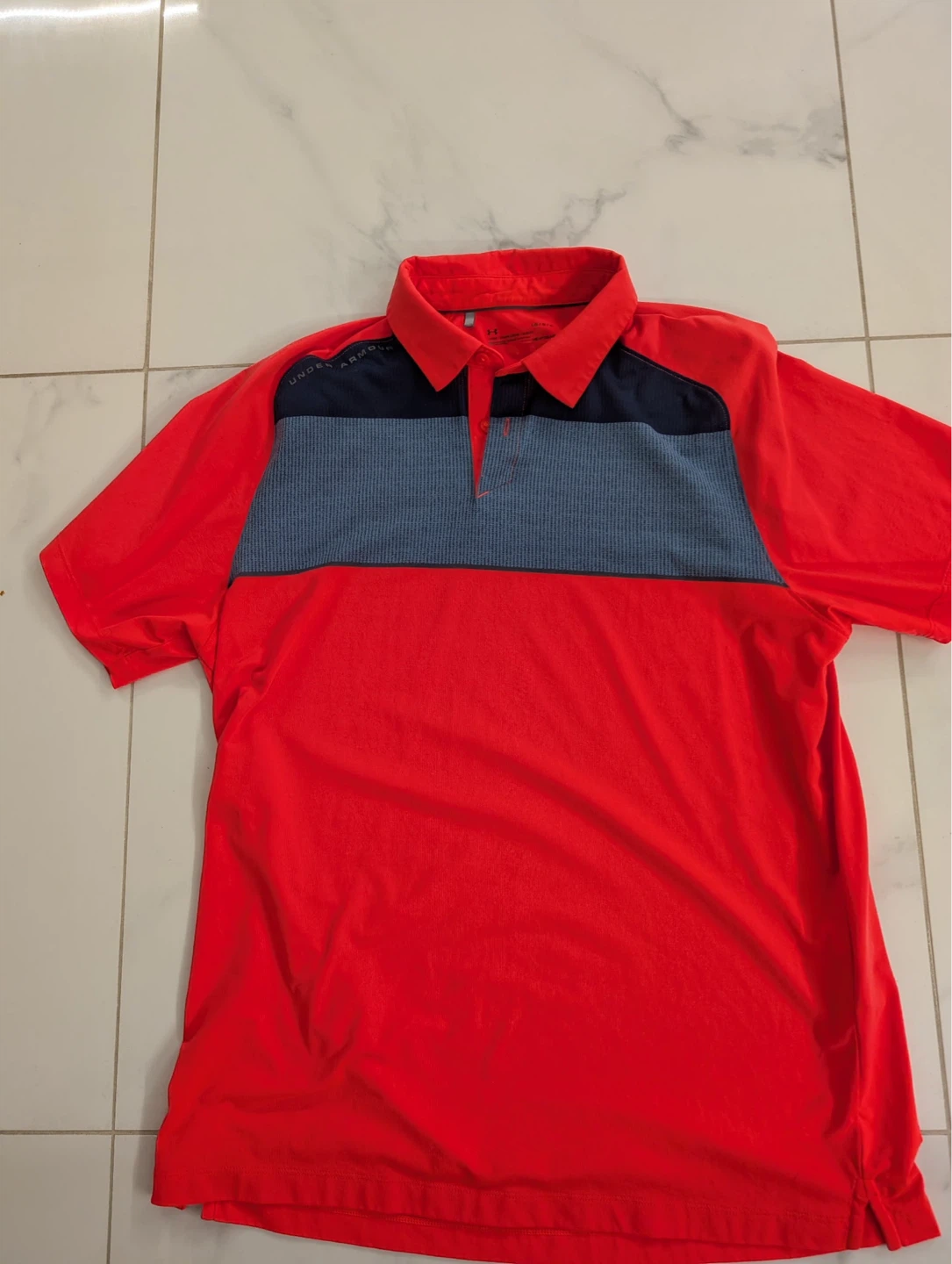 Under Armour Men's large golf Shirt