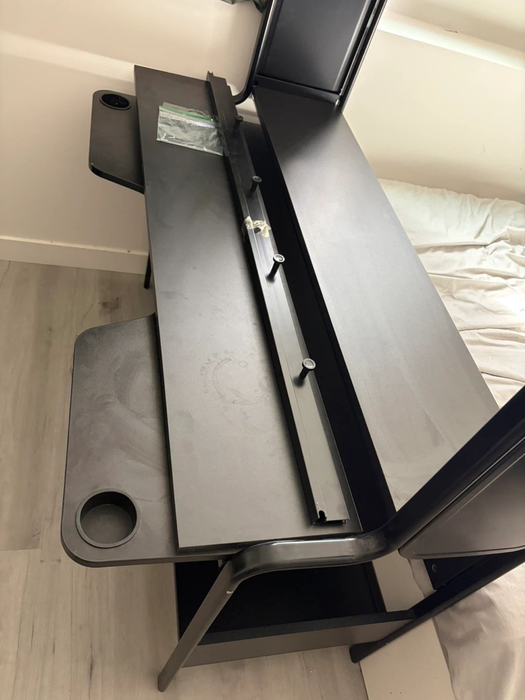 IKEA FREDDE Desk - photo 4