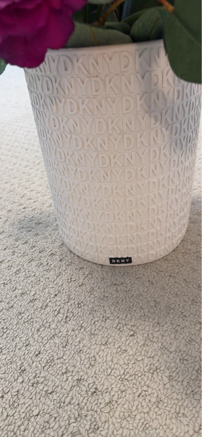 DKNY White Textured Faux Flower Arrangement - photo 4