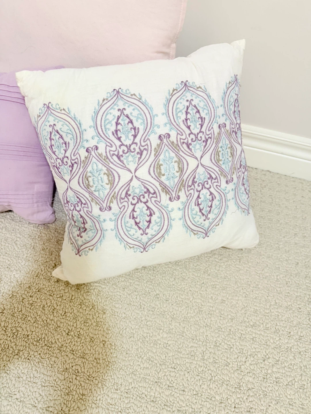 Set of 3 Decorative Throw Pillows - photo 2