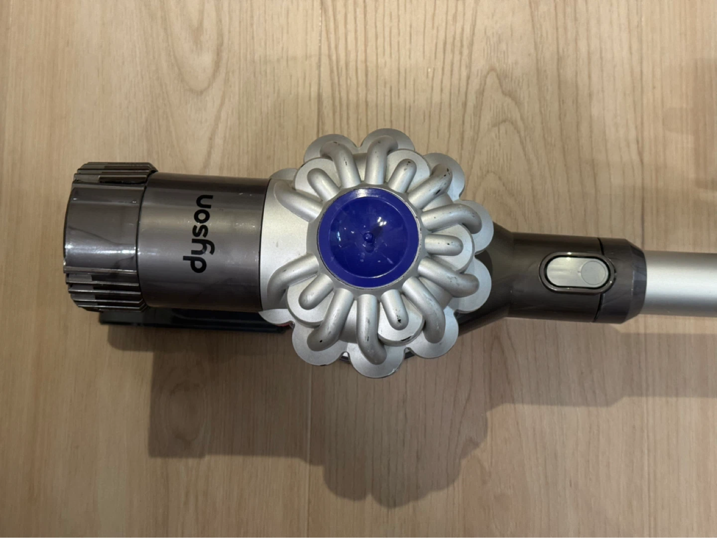 Dyson V6 Cordless Vacuum Cleaner - photo 2