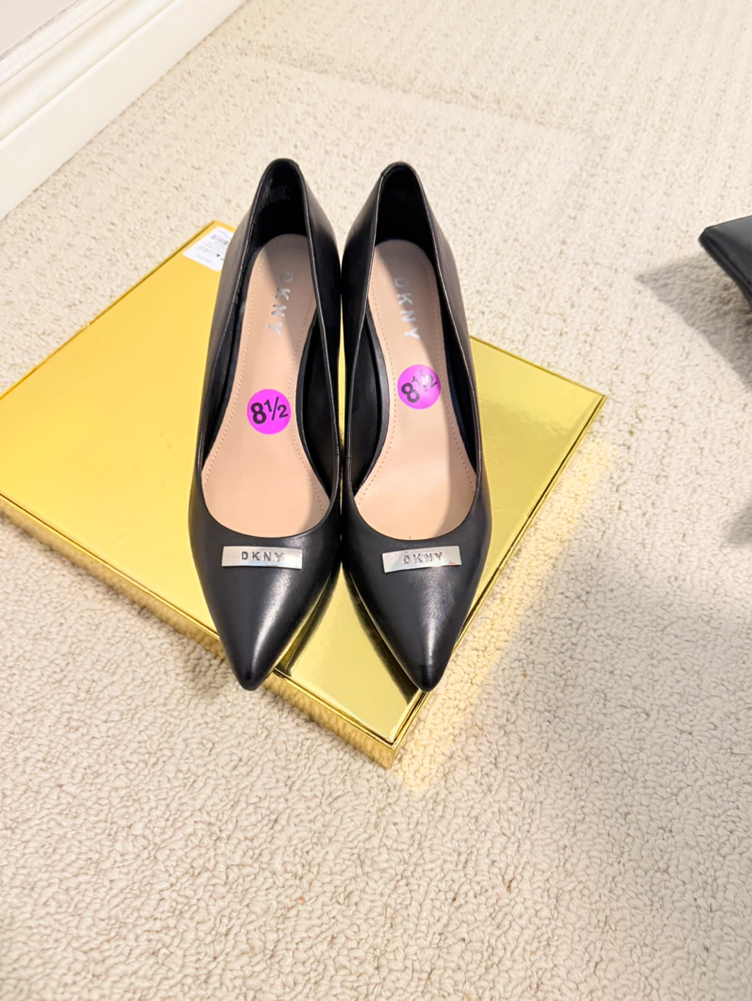 DKNY Black Leather Pointed Toe Heels - Size 8 1/2 - photo 4