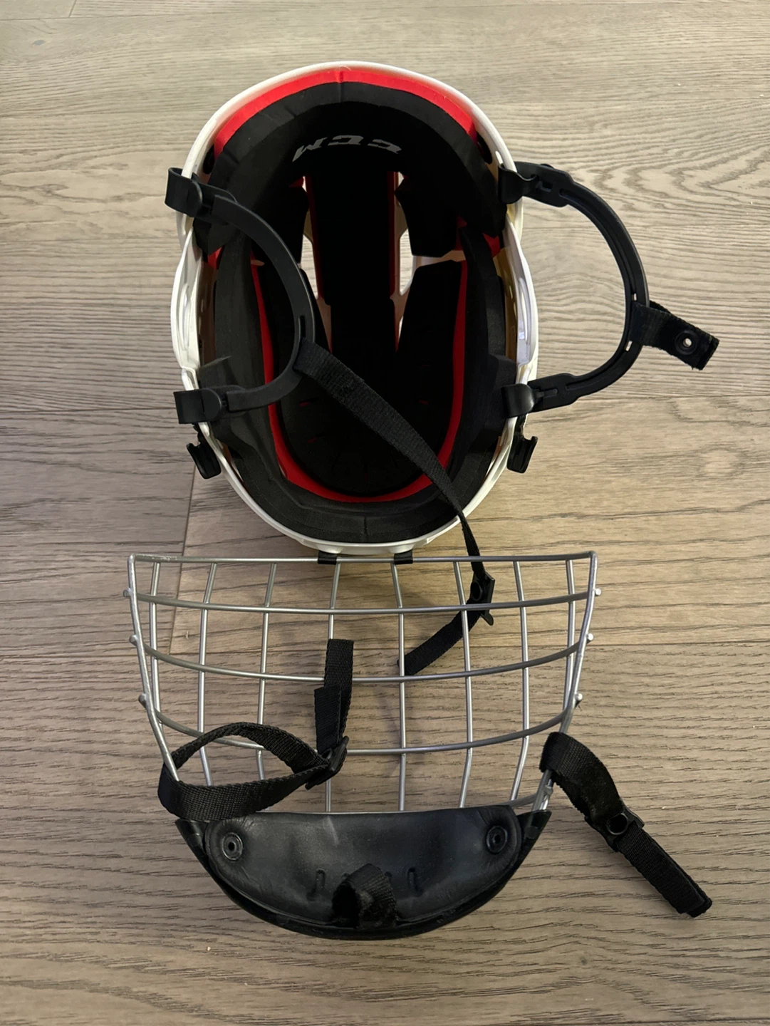 CCM Hockey Helmet with Cage - Size M - photo 2