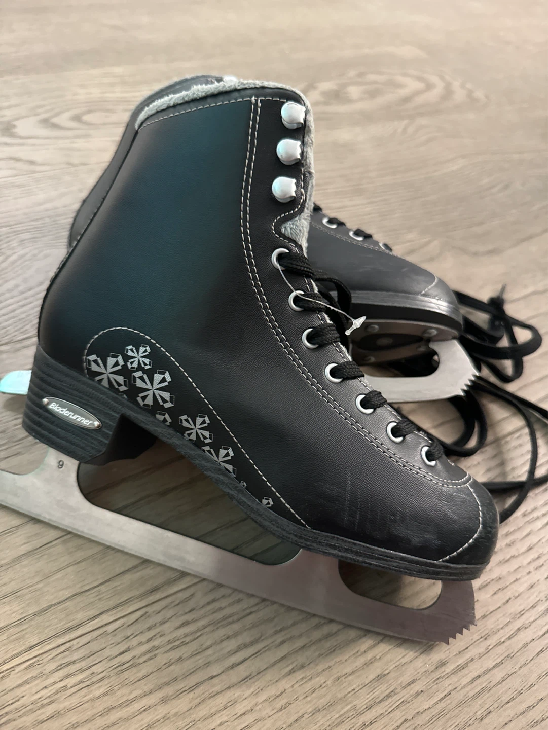 BladeRunner Figure Skates US6 EU36.5