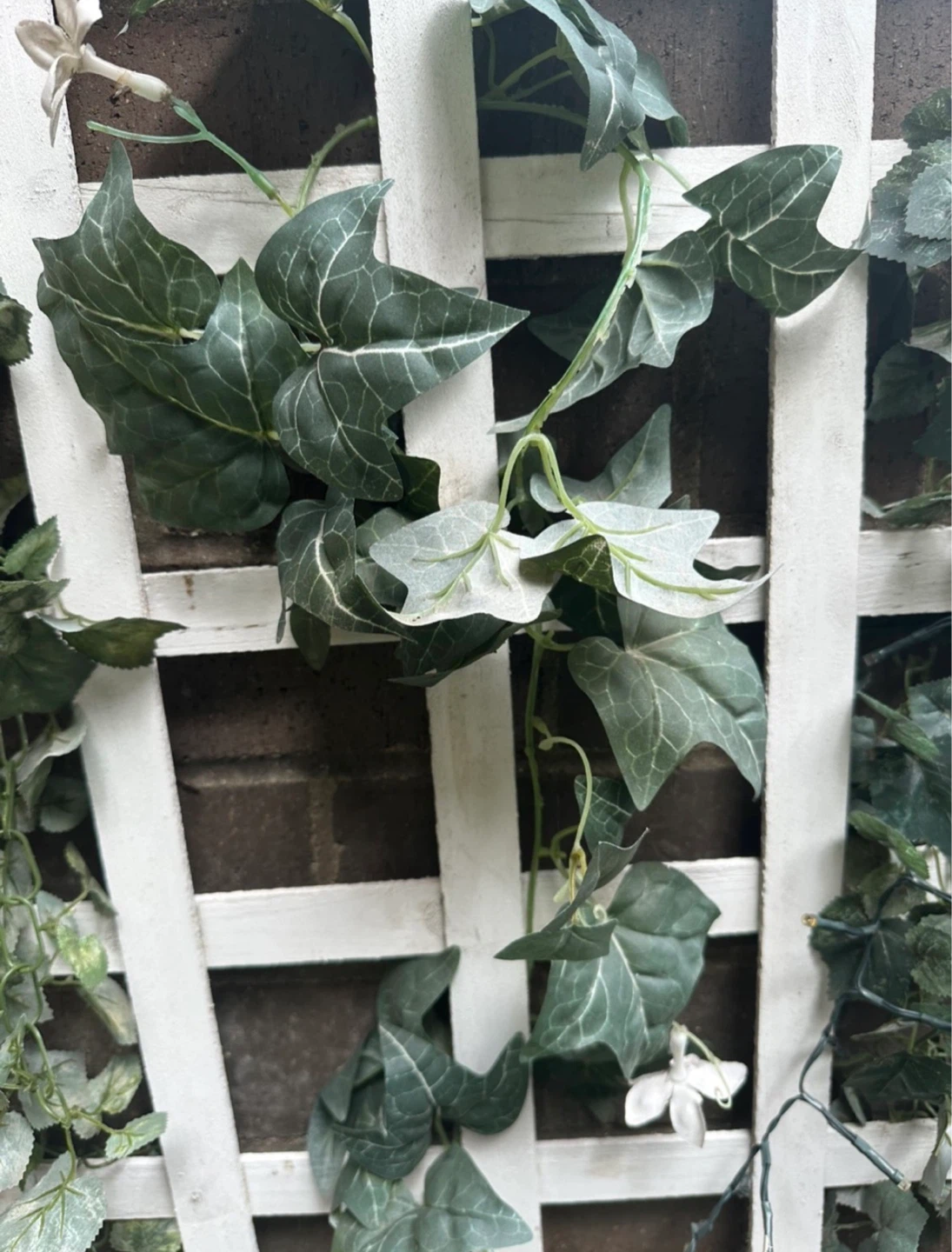 Three Artificial vines (trellis is not included) - photo 2