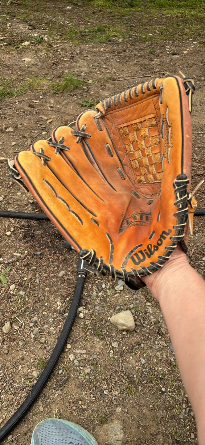 Wilson Elite 13" Soft Baseball Glove - photo 4