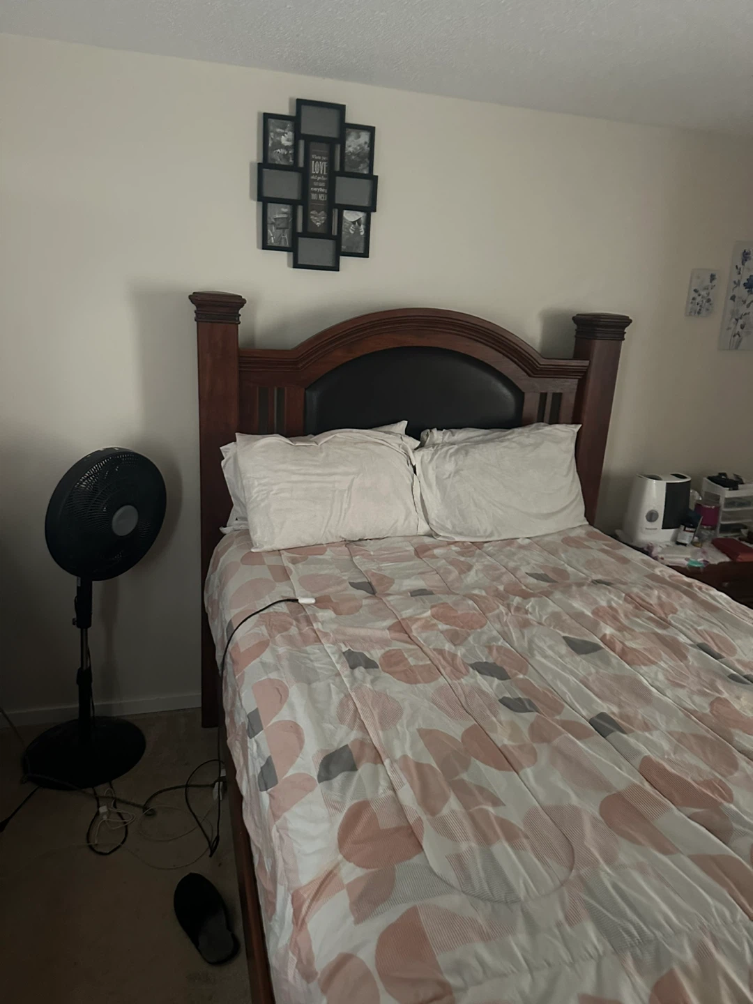 Wooden Bedroom Set with Bed Frame and Dresser