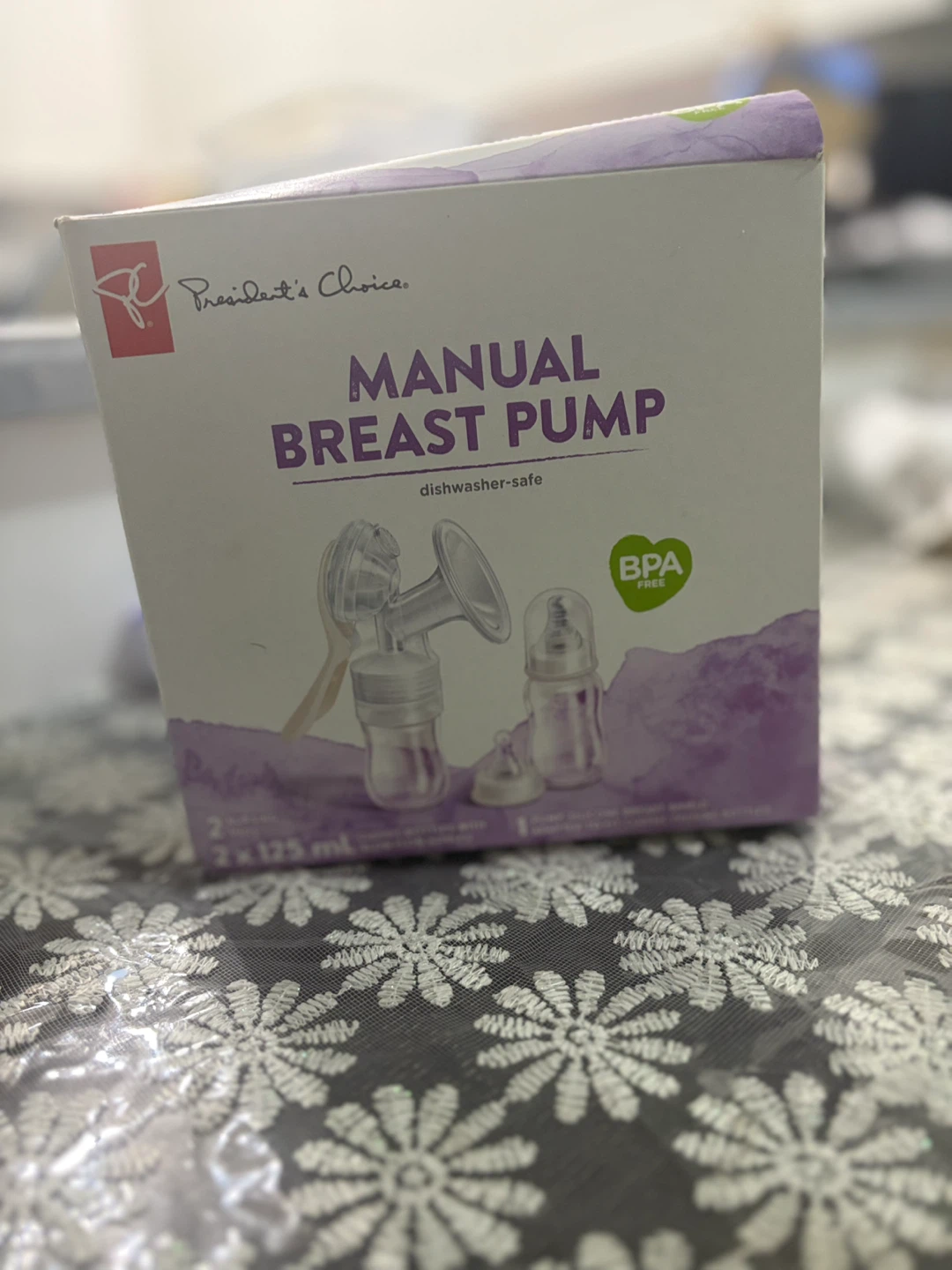Manual breast pump