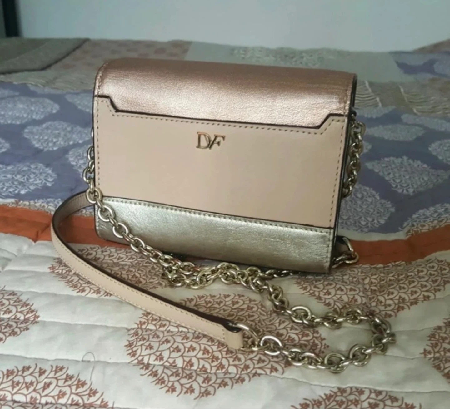 $250 DVF Gold Rose Gold Chain Crossbody Mini Bag - photo 2