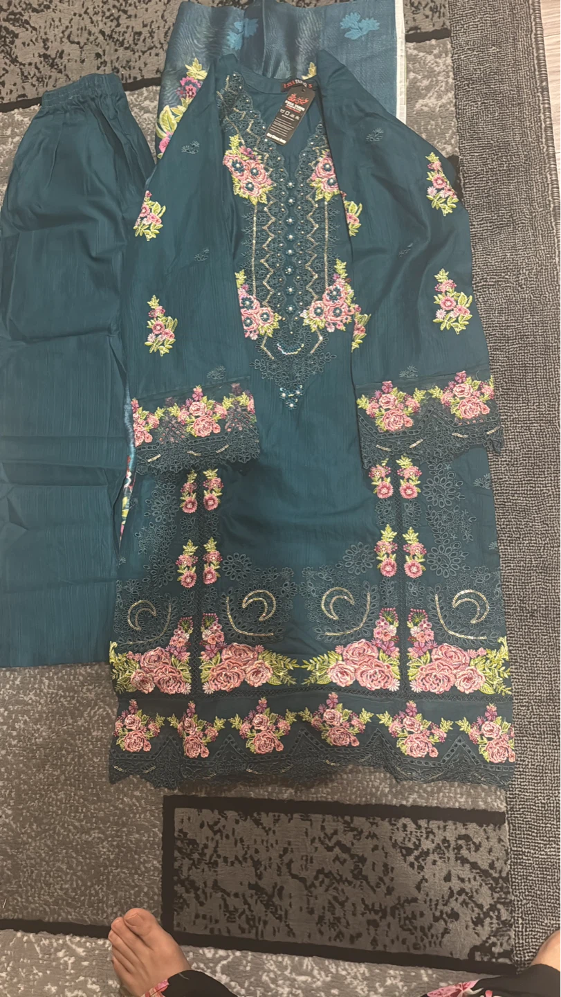 Teal Floral Embroidered 3-Piece Lawn Suit - Medium - photo 2