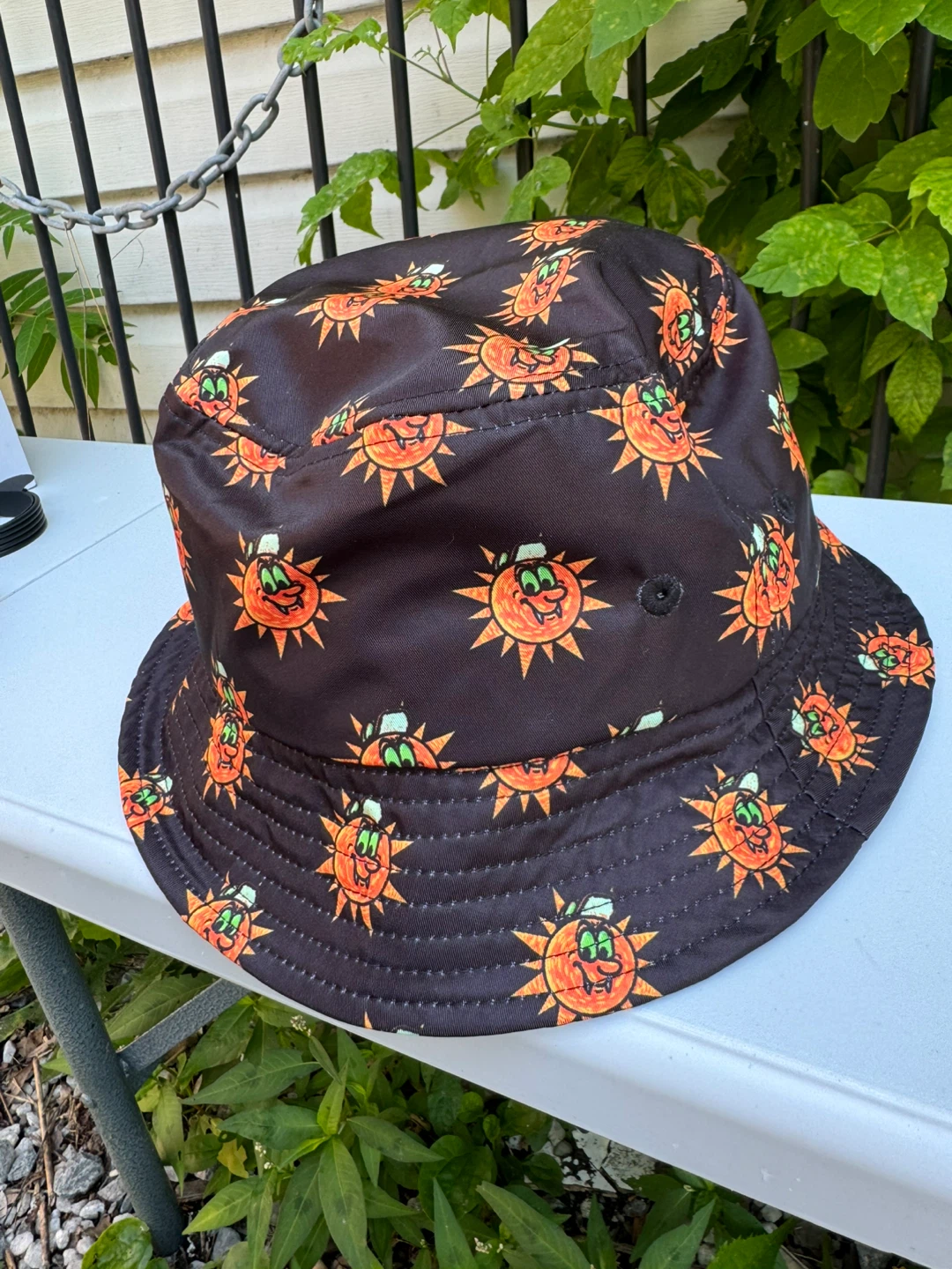 Bucket Hat with Sun Print FERXXO tour