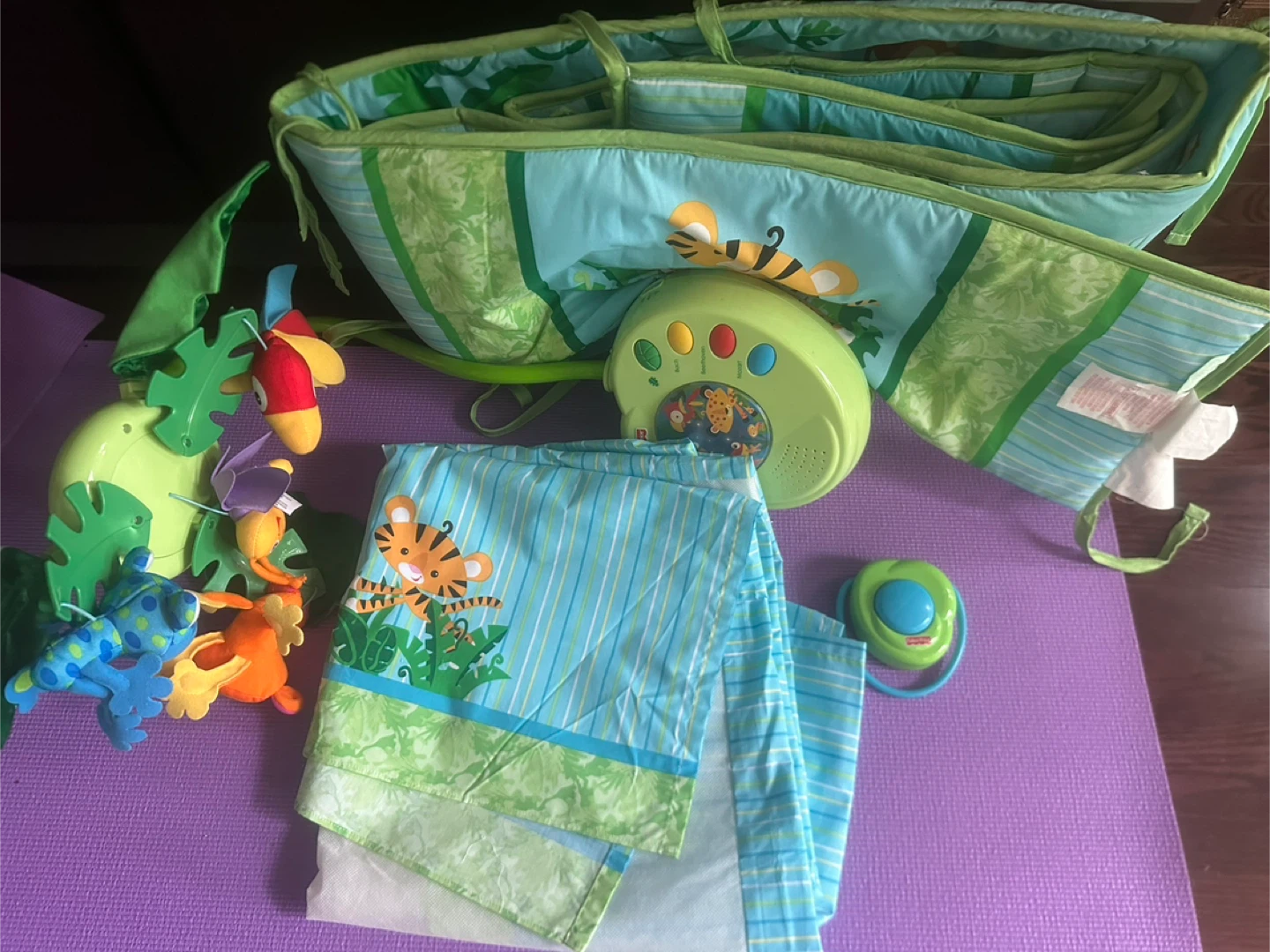 Fisher-Price Crib Mobile and Bumper Set