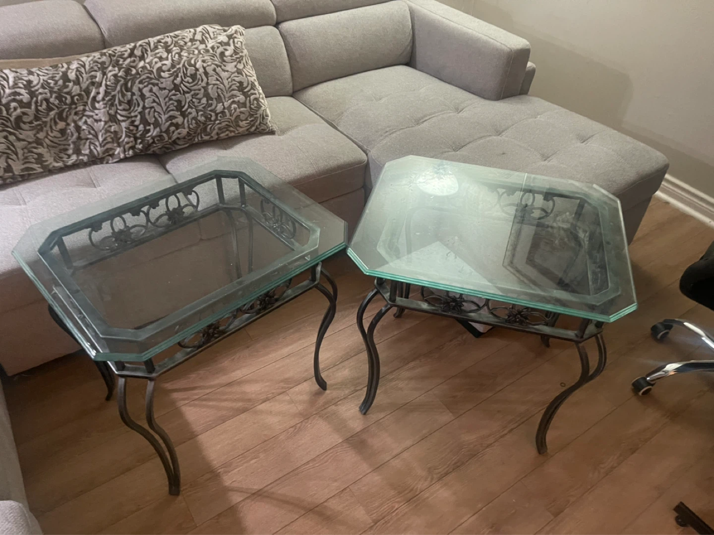 Set of 2 Glass Top End Tables - photo 4