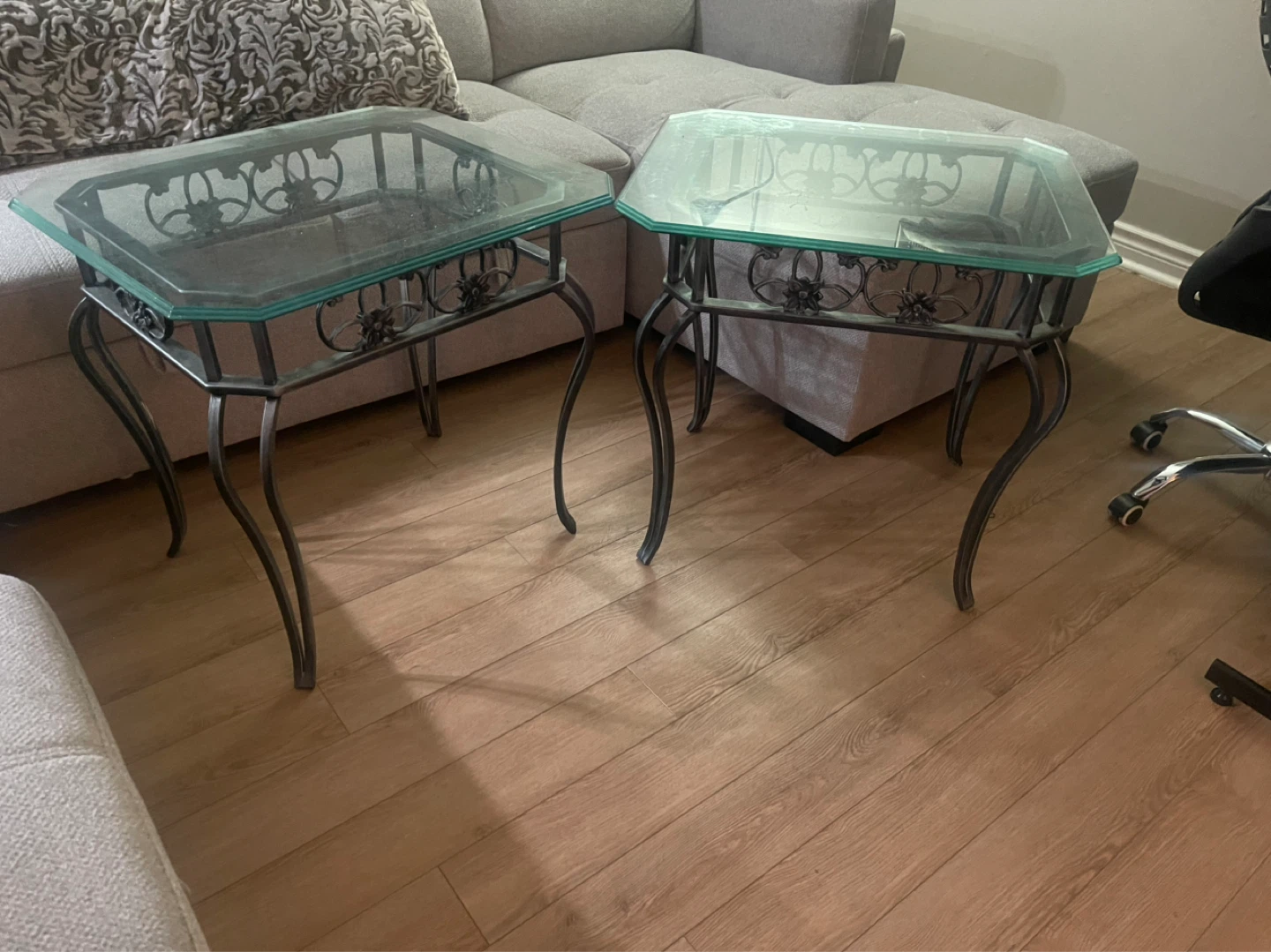 Set of 2 Glass Top End Tables - photo 2