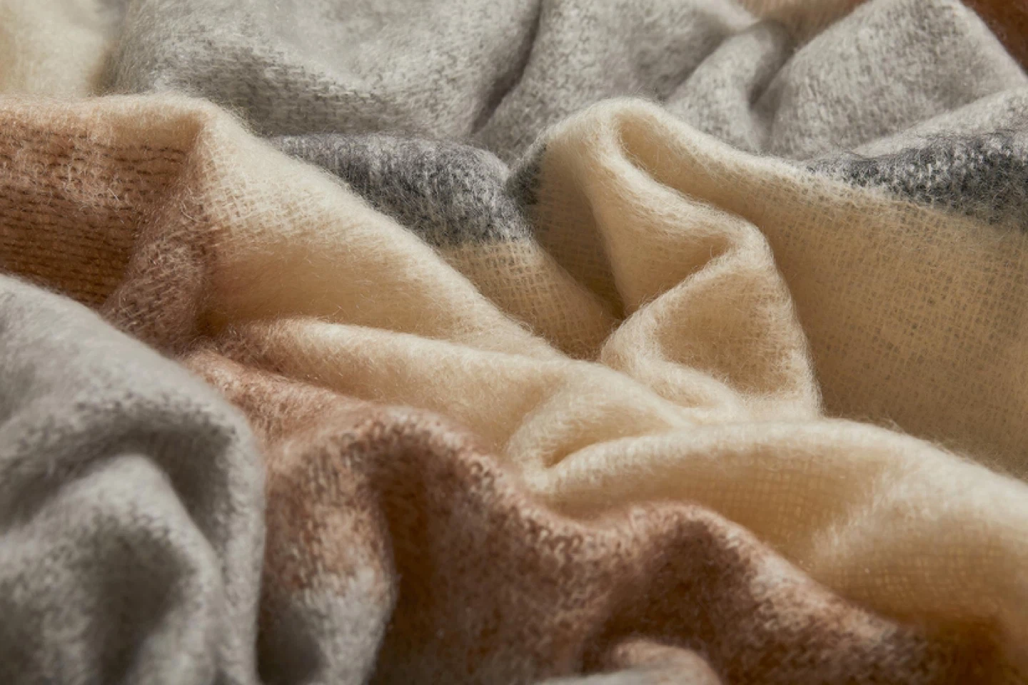 Cushendale mohair blend throw - photo 2