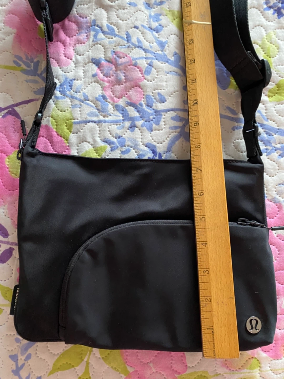Lululemon Black Crossbody Bag - photo 2
