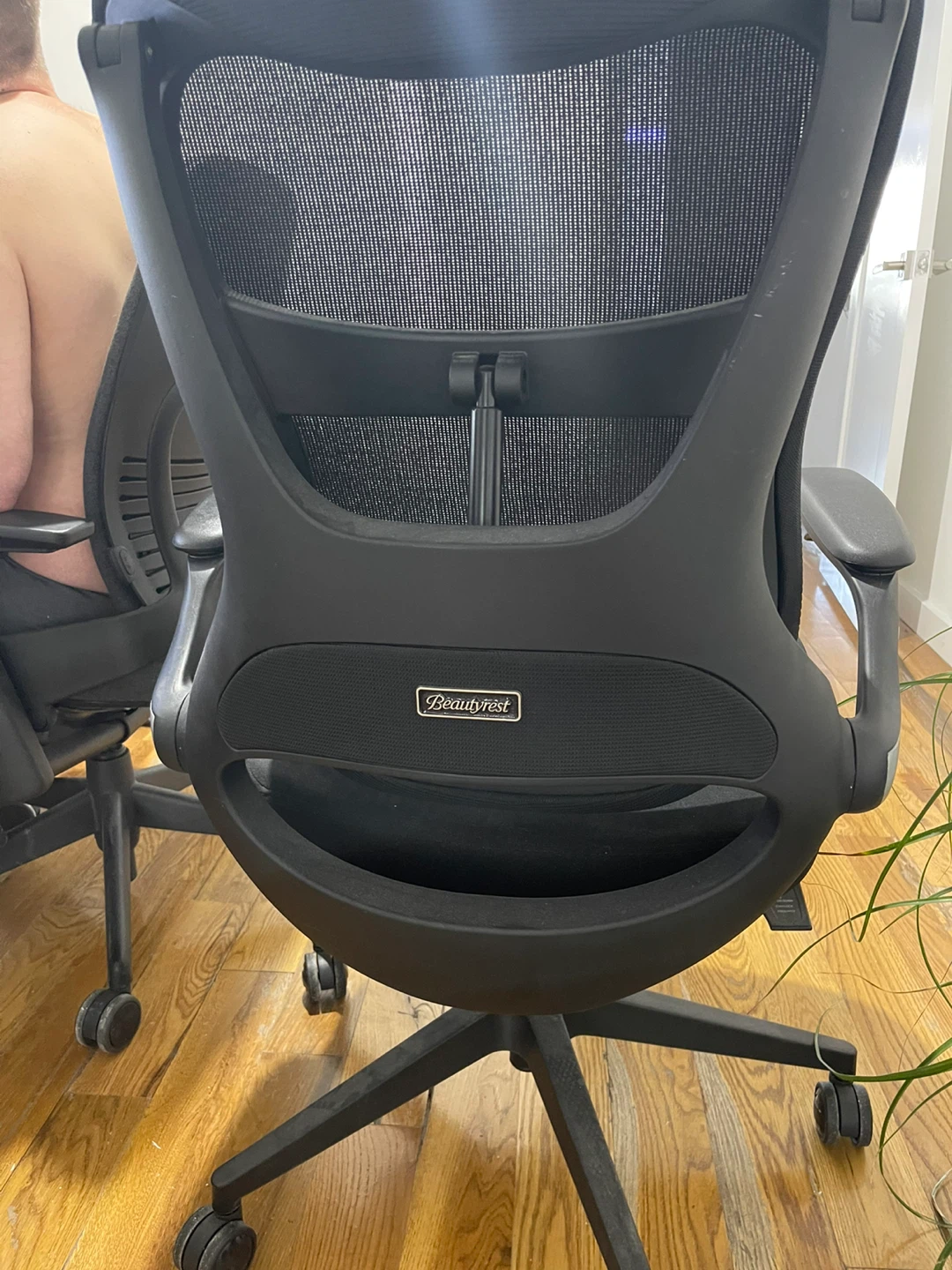 NEW Beautyrest Black Mesh Office Chair - photo 2