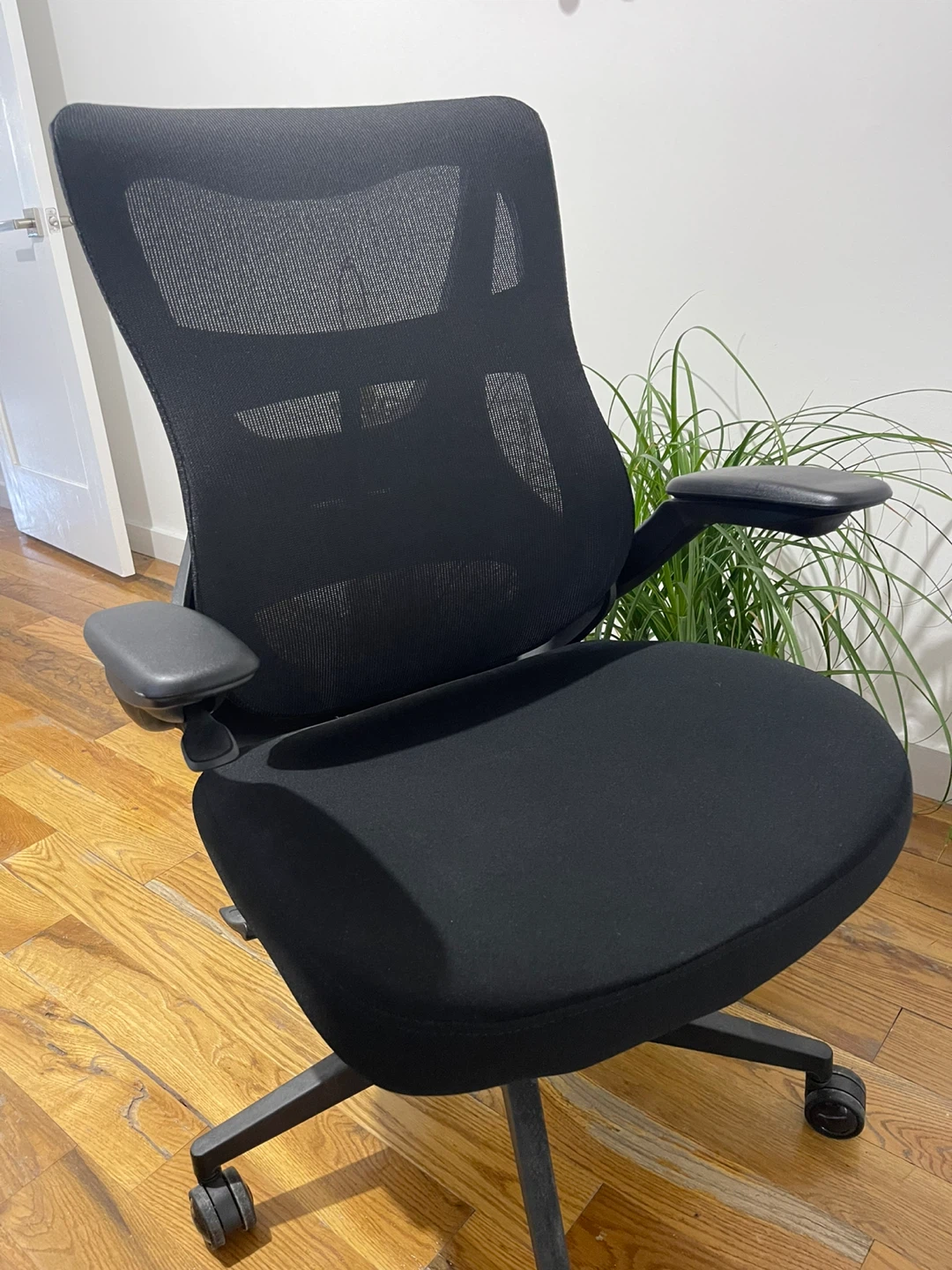 NEW Beautyrest Black Mesh Office Chair