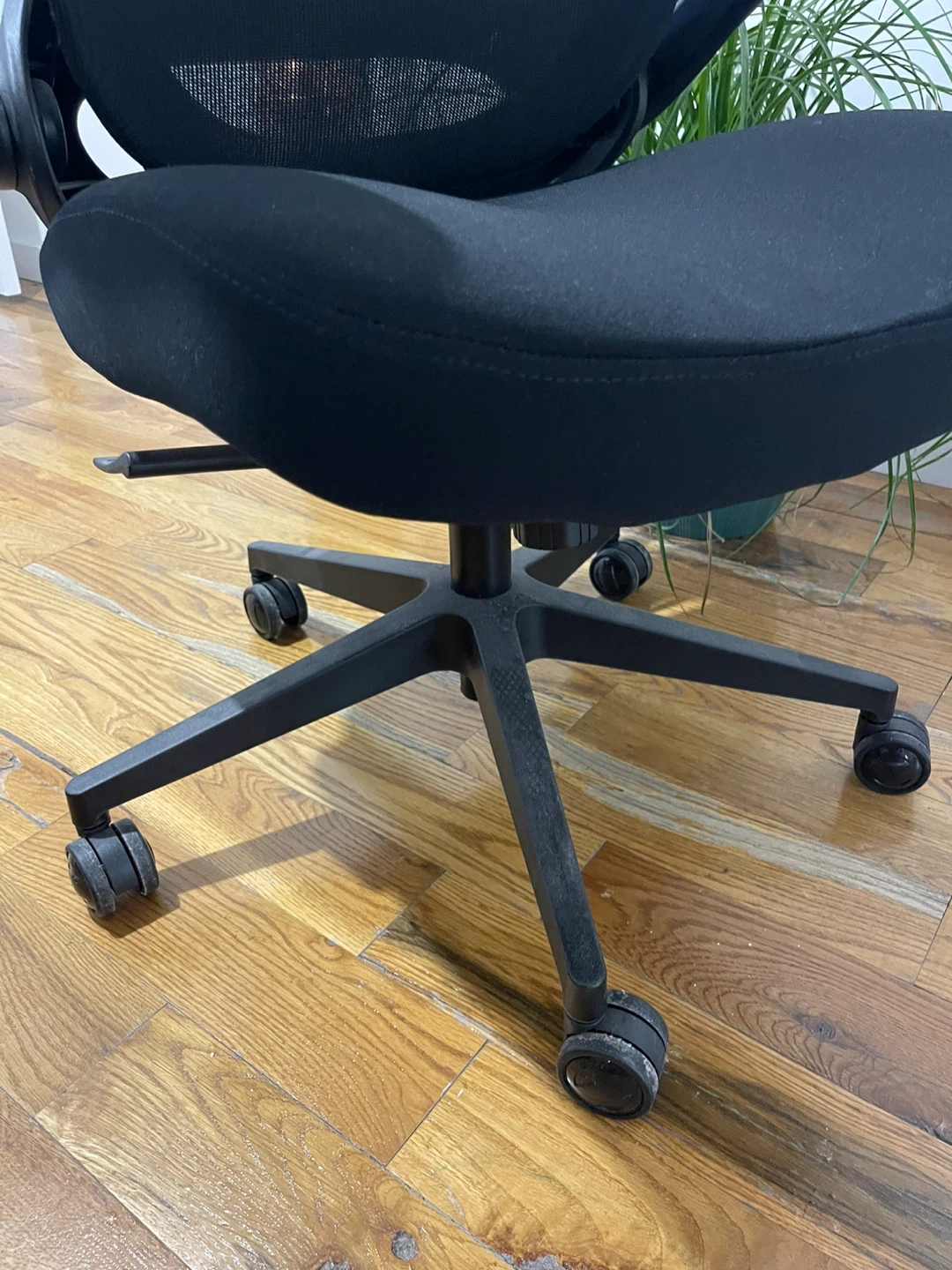 NEW Beautyrest Black Mesh Office Chair - photo 3