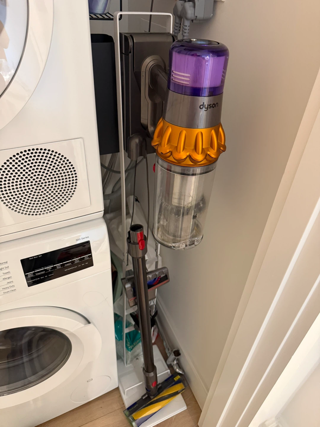 White Floor Stand Holder for Cordless Vacuum Cleaner - photo 3