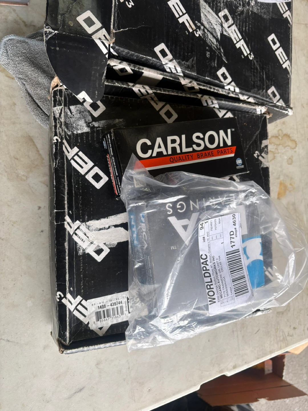 Nissan versa rear brakes complete brand new!! With bearings