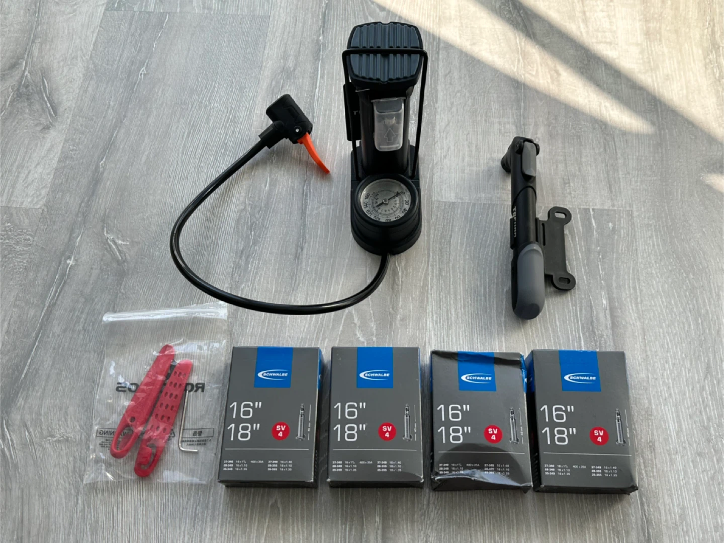 Schwalbe 16"/18" SV4 Inner Tubes & Tire Pump Set