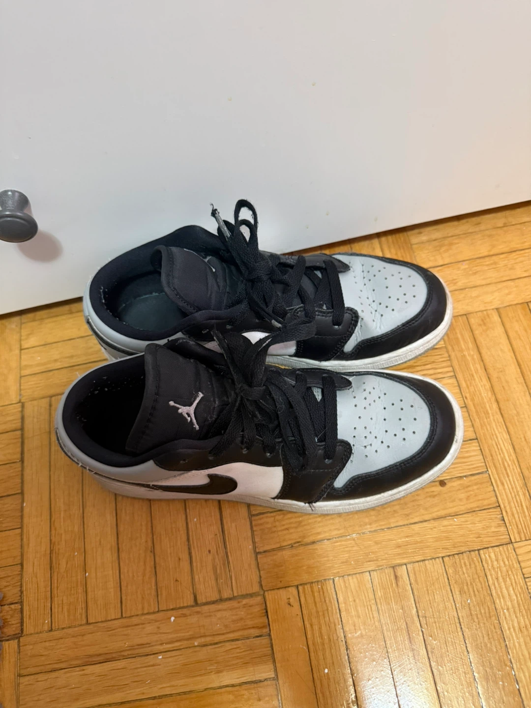 Air Jordan 1 Low Youth 'Shadow Toe' Size 5.5Y - photo 2