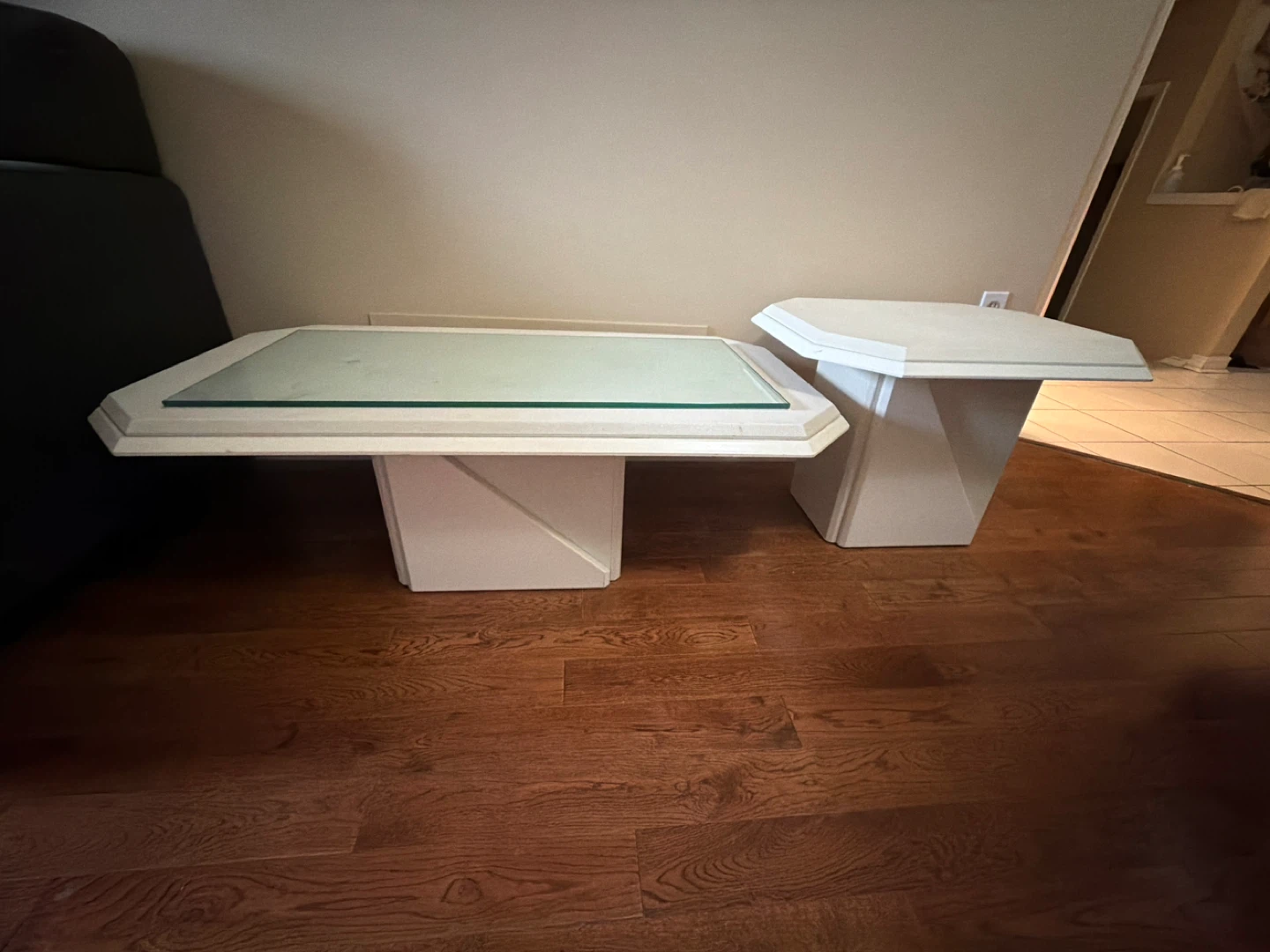 Vintage Coffee Table and End Table Set - photo 4