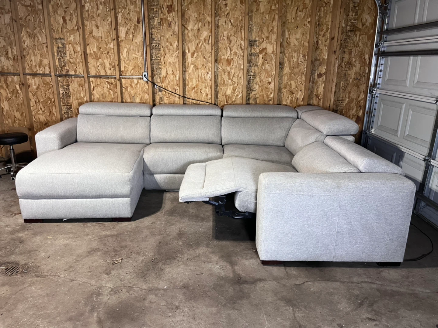 FREE DELIVERY- Light Gray Sectional w/ Recliner - photo 3