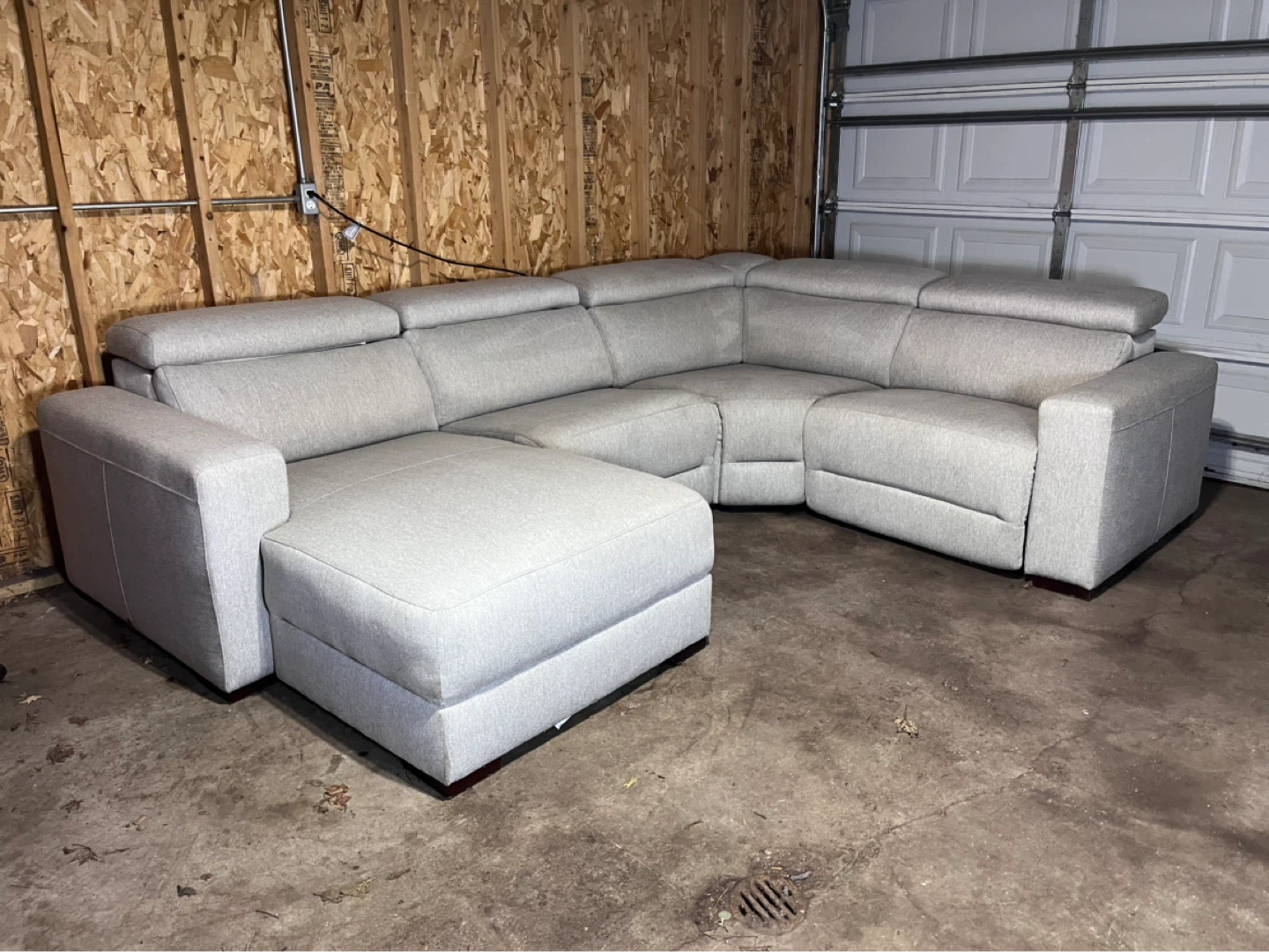 FREE DELIVERY- Light Gray Sectional w/ Recliner - photo 5