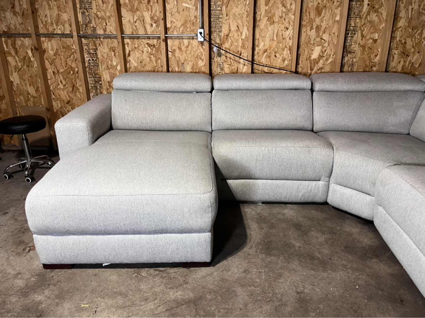 FREE DELIVERY- Light Gray Sectional w/ Recliner - photo 4