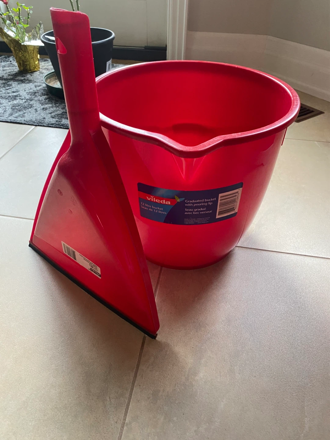 Vileda Red Graduated Bucket with Dustpan