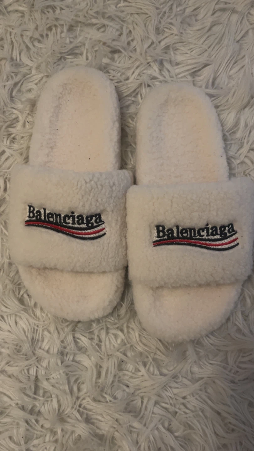 Balenciaga white fluffy slides - photo 4