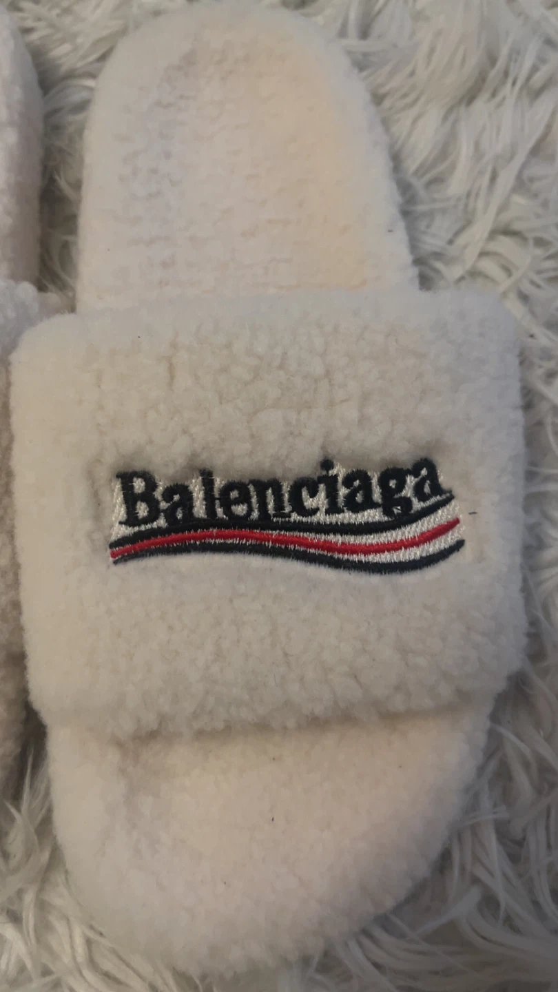 Balenciaga white fluffy slides - photo 3