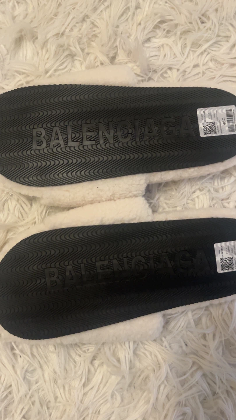 Balenciaga white fluffy slides - photo 2
