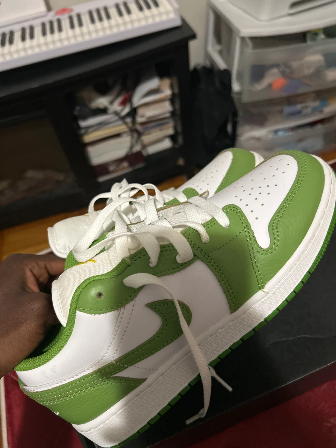 Nike Air Jordan 1 Low SE Green White Shoes US Size 6.5Y - photo 2