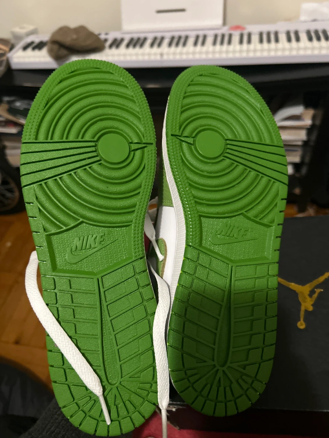 Nike Air Jordan 1 Low SE Green White Shoes US Size 6.5Y - photo 5