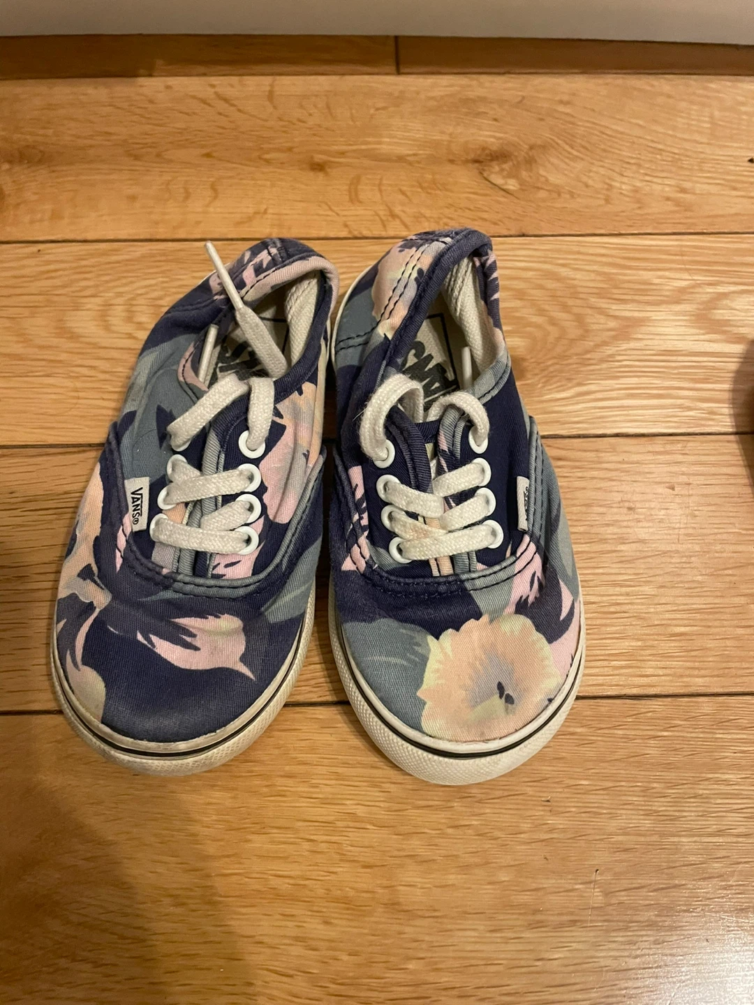 Size 7 bundle- Toddler converse and Vans sneakers - photo 3