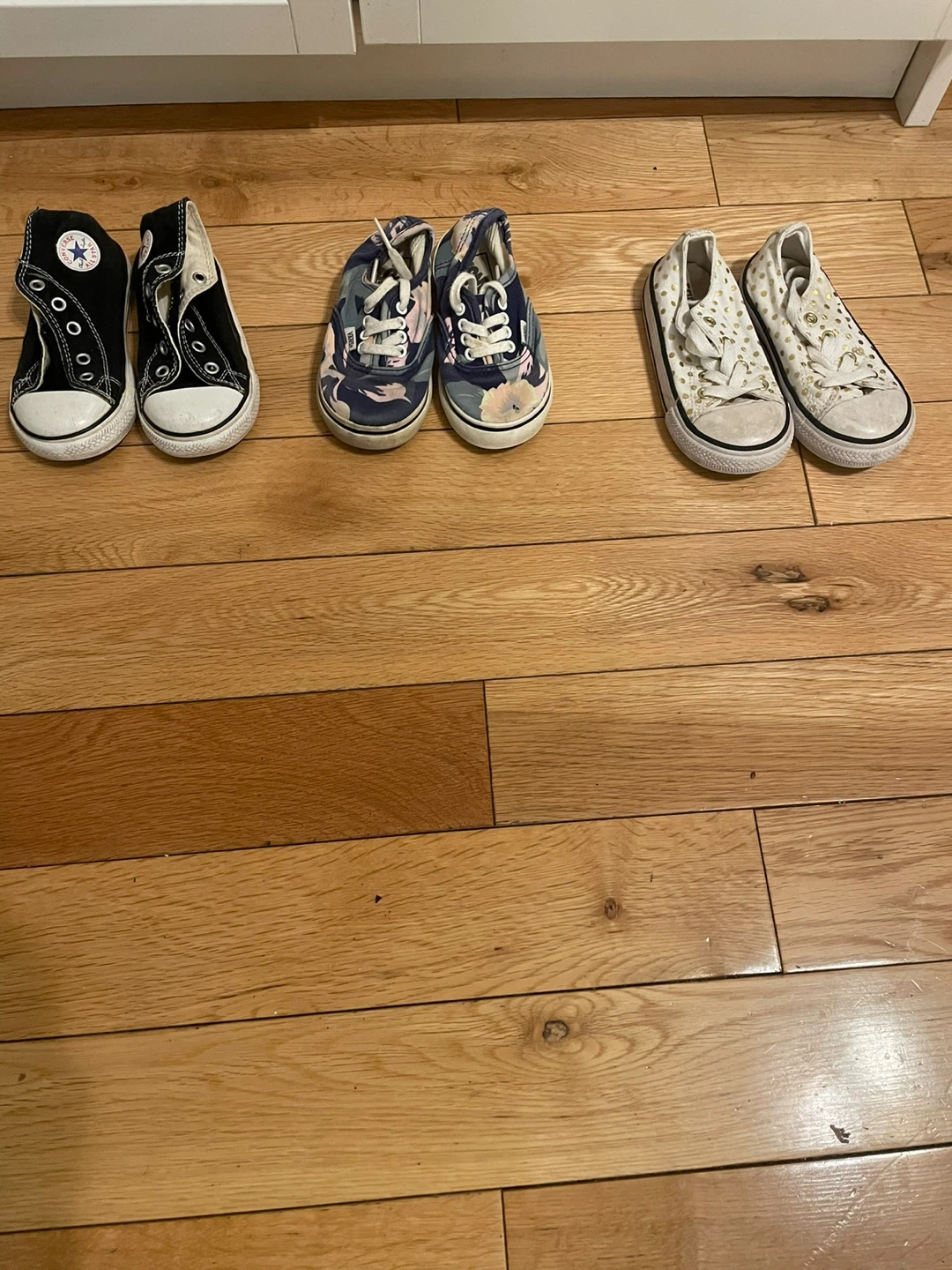 Size 7 bundle- Toddler converse and Vans sneakers