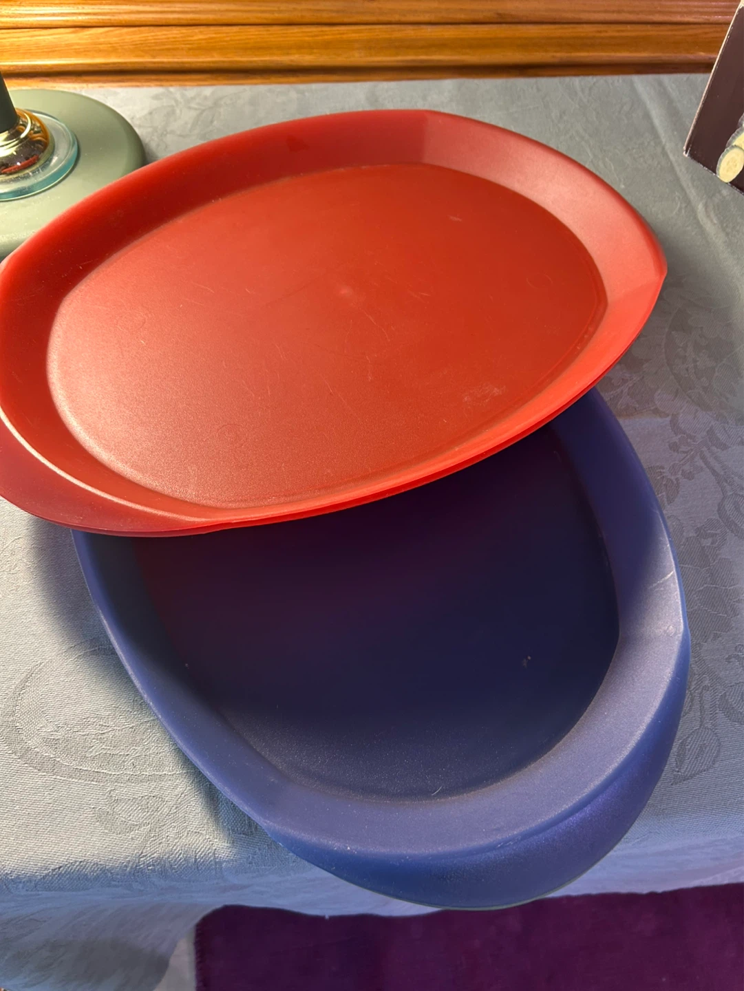 3 plastic trays