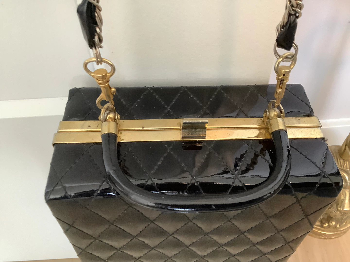 Vt Chanel Style Black Quilted Patent Leather Vanity Box/Handbag - photo 4