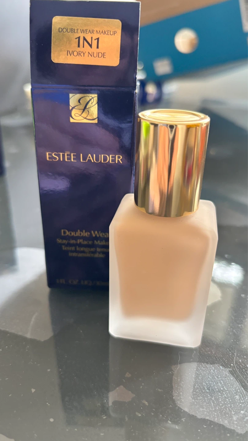 Estee Lauder Double Wear Stay-in-Place Makeup - Ivory Nude 1N1